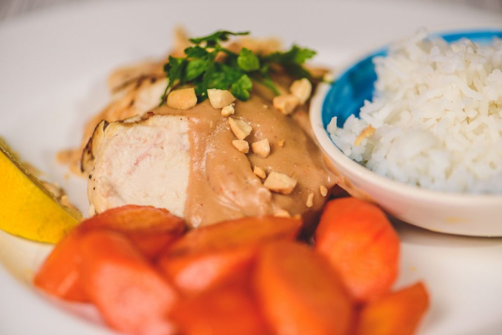 Huhn in Erdnuss-Sauce mit Karotten | Küchenfreundin Isi